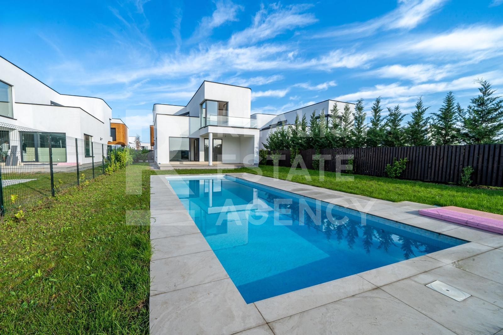 Vilă cu vedere spre pădure și cu piscina încălzită - Poză 1