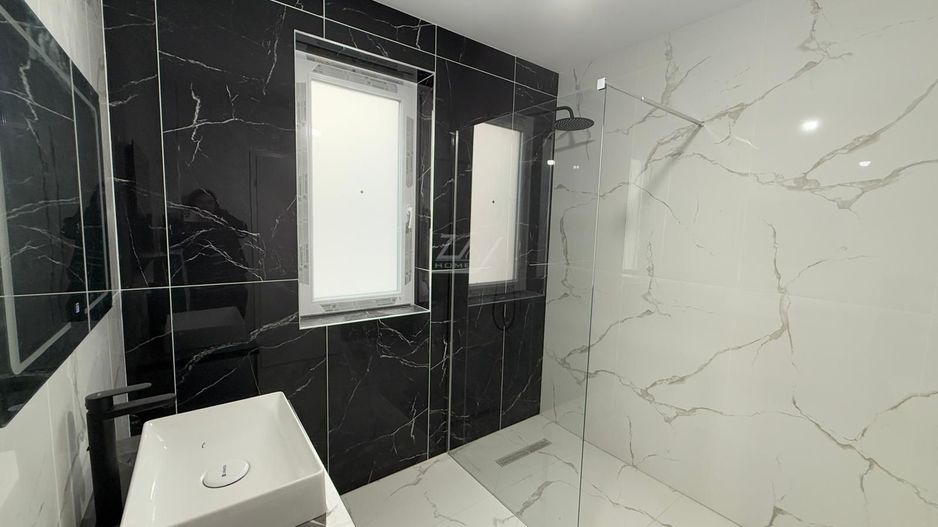 Decomandat. Spatios. Loc de parcare. - Poză 6