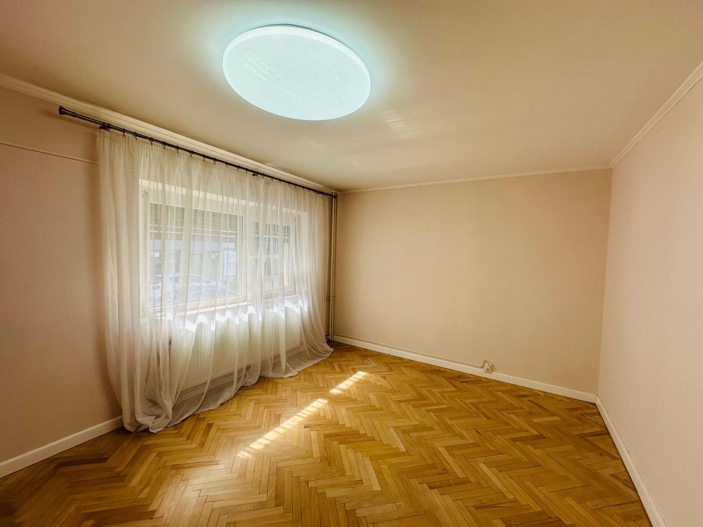 DE INCHIRIAT | APARTAMENT 2 CAMERE | DOROBANTI - Poză 2
