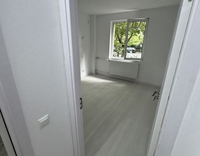 Vanzare Apartament 2 Camere Calea  Vitan intersectia Mihai Bravu - Poză 9