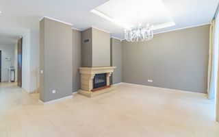 Vanzare - vila spatioasa cu gradina - Condominiu - Iancu Nicolae - Poză 3