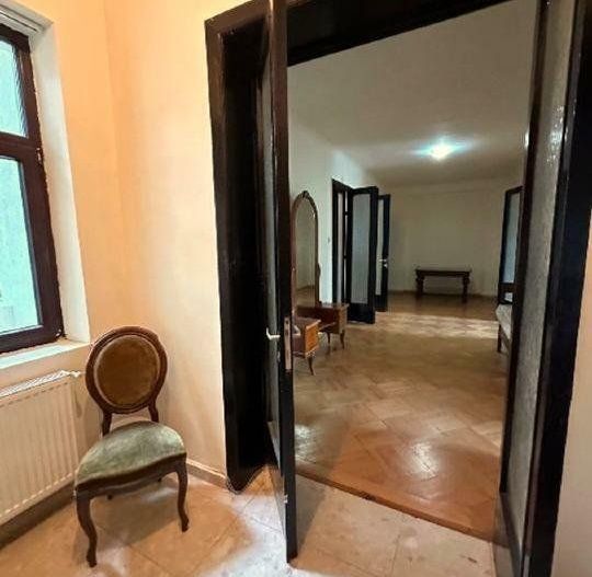 Casă / Vilă cu 11 camere de închiriat în P-ta Romana, Bucuresti - Poză 6