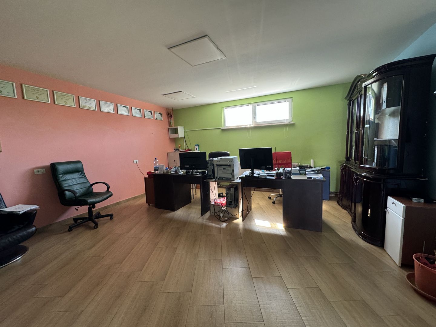 Hala cu birou apartament si teren - Poză 6