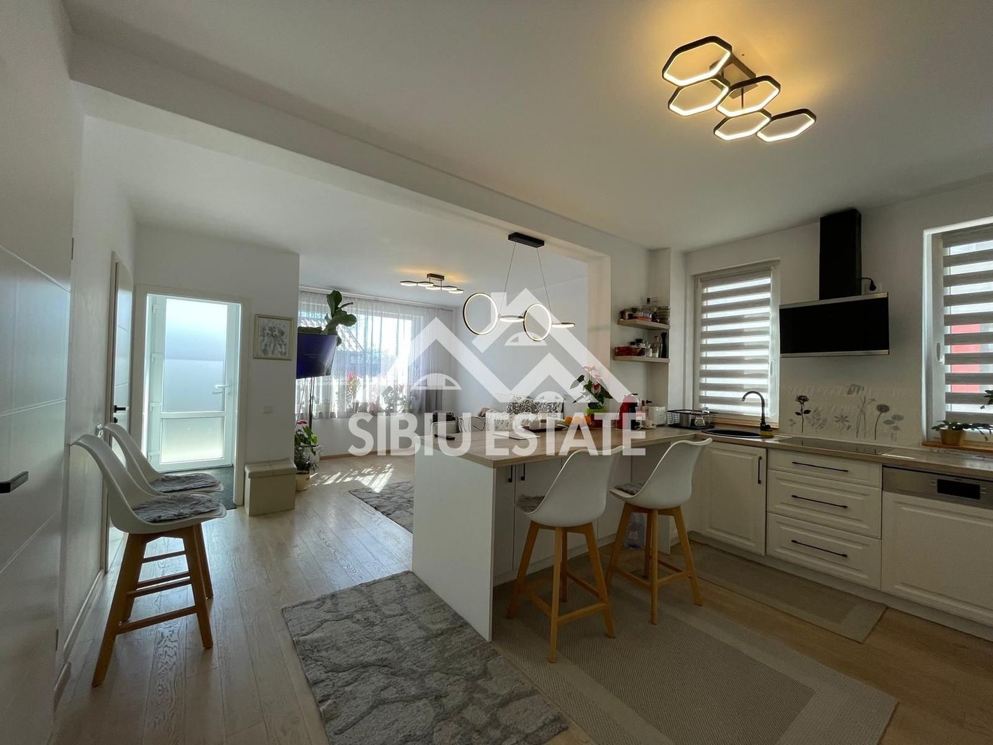 Casa cvadruplex de vanzare 4 camere, 2 locuri de parcare - Poză 19