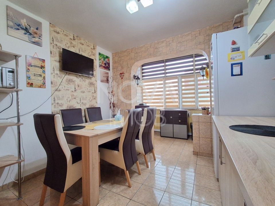 Apartament de inchiriat 3 camere etajul 4, cu lift,  Zona Vasile Aaron - Poză 4
