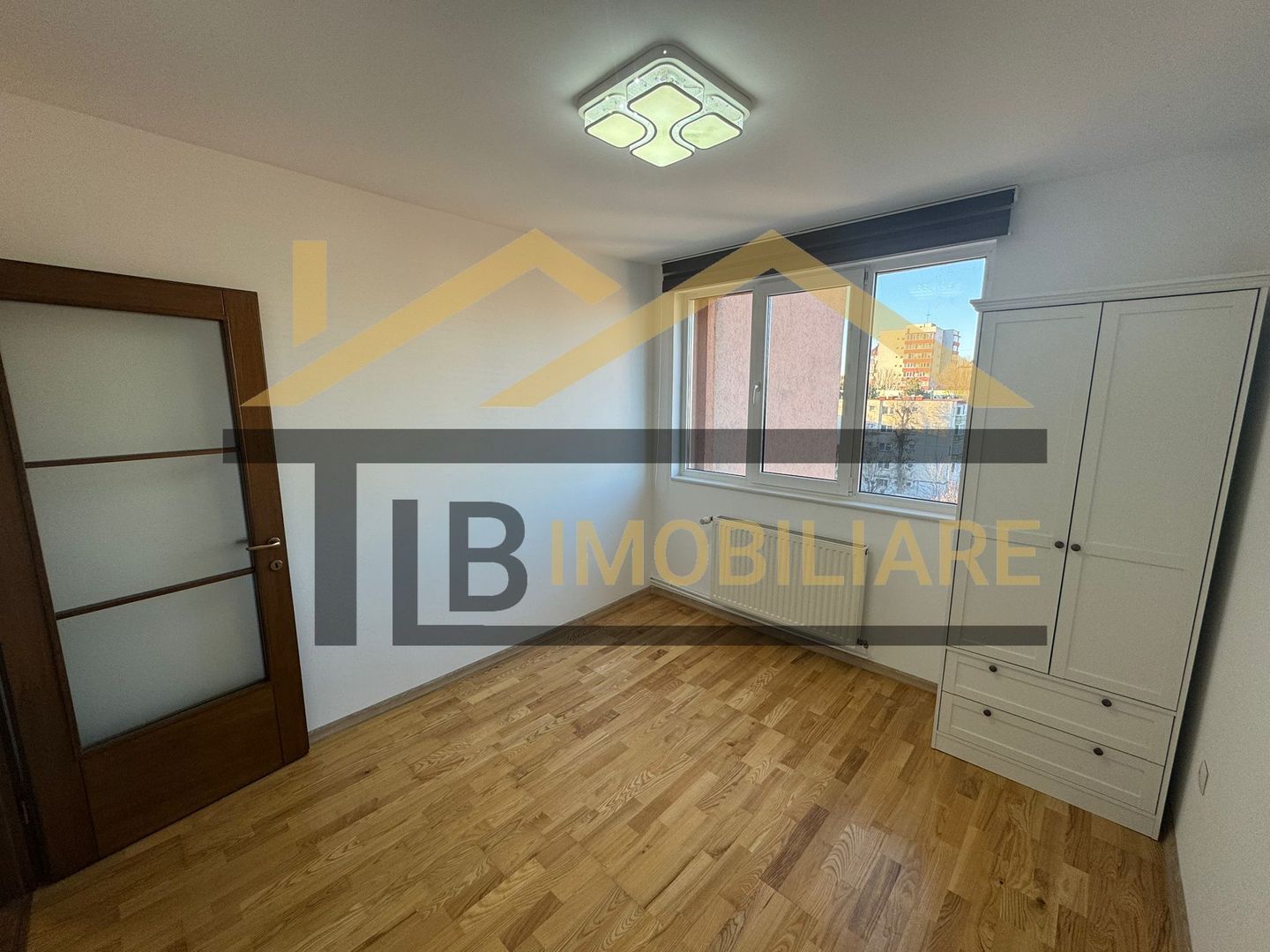 Apartament cu 3 camere, 65 mp, decomandat, zona Semicentral - Poză 6