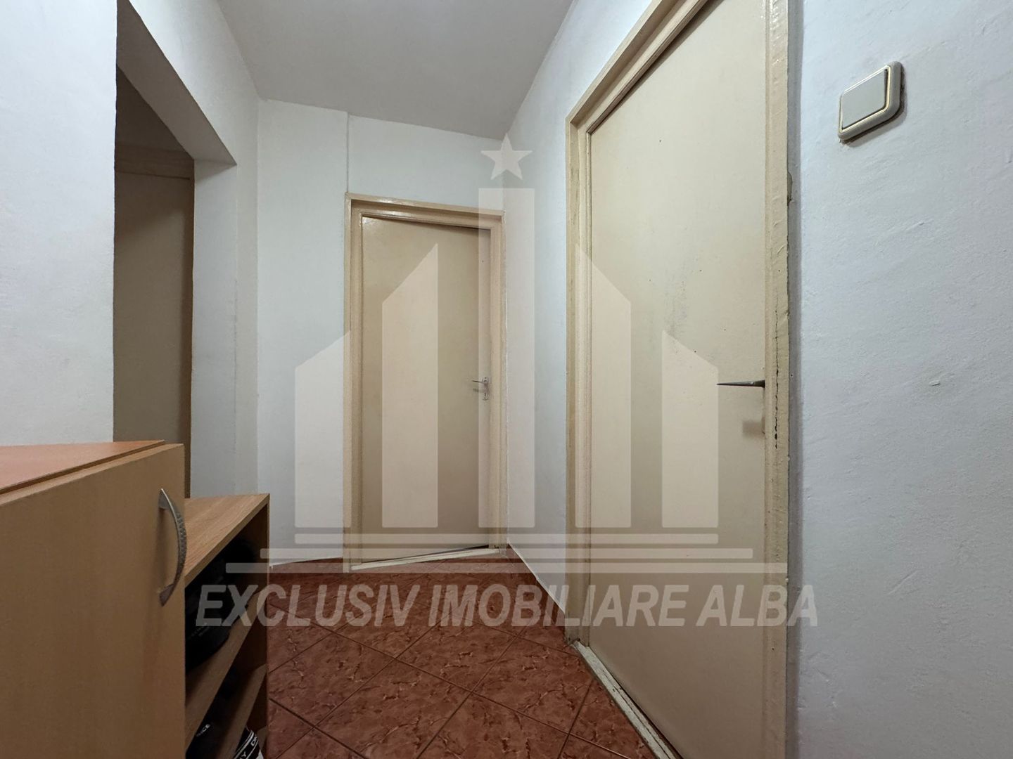 Apartament cu 3 camere decomandate, Cetate - etaj 1 - Poză 3