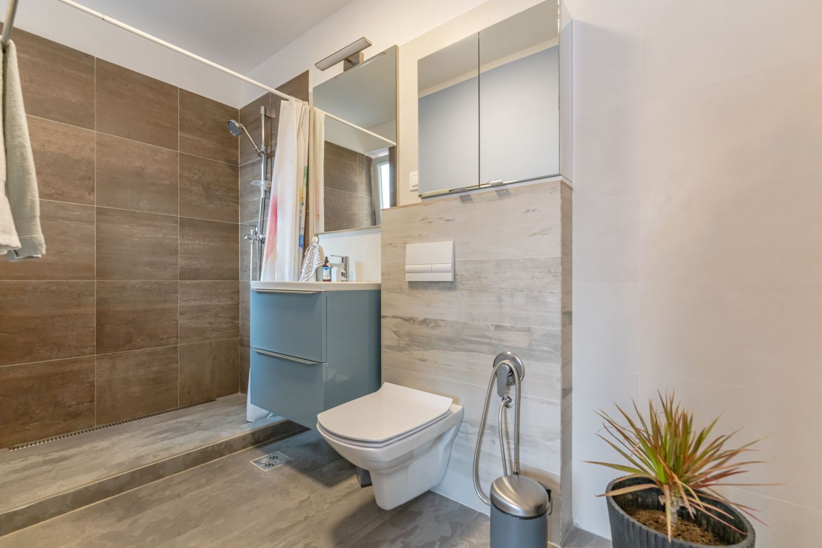 Casa mobilata utilata modern cartier Izvor Tarlungeni Brasov - Poză 10