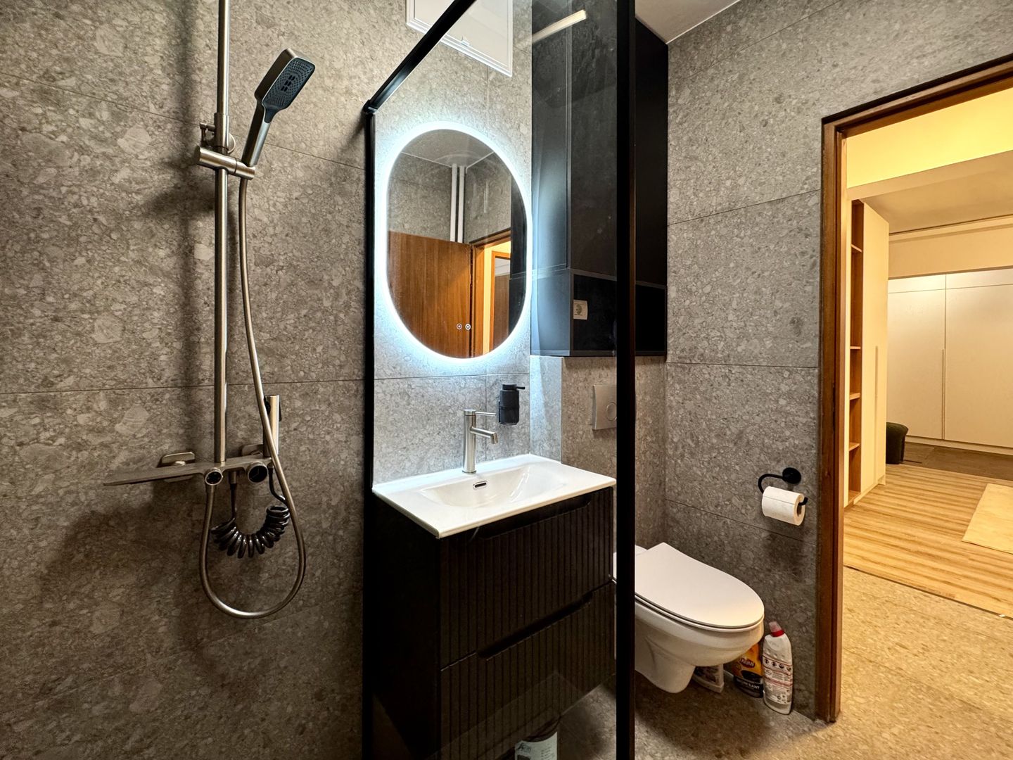 Apartament cu stil, eleganță și energie vibrantă, în Piața Victoriei - Poză 16