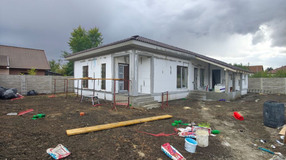 Individuala Parter Sanmihaiu Roman,4 Camere,2 Bai,Proiect Modern,Curte Amenajata - Poză 1