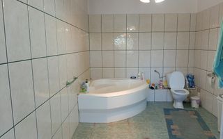 Casa cu 2 corpuri de cladire | zona 7 Noiembrie - Poză 9