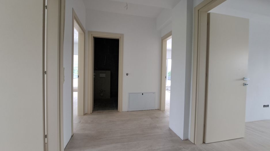 Casa cu piscina interioara si priveliste catre Cetatea Cisnadioarei - Poză 21
