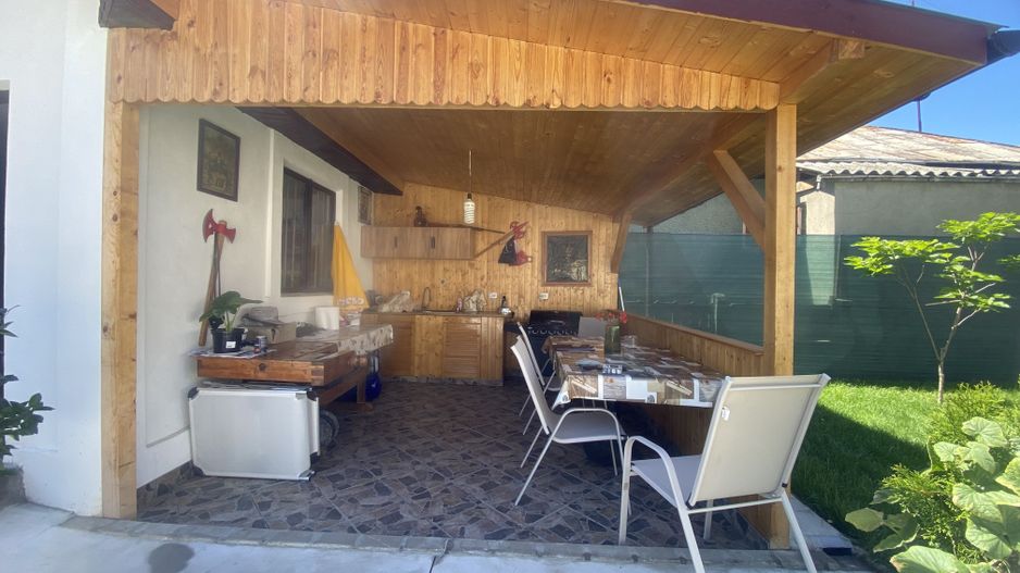 Gata de locuit! Vanzare casa cu 5 camere in Priboiu, com.Branesti - Poză 7