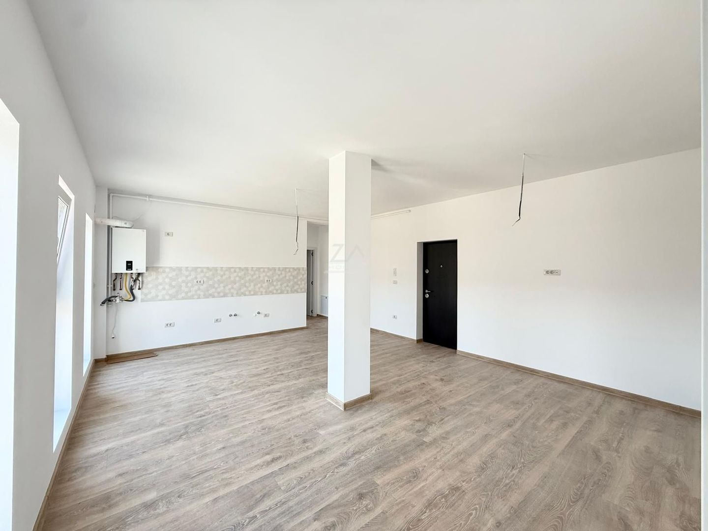 Bloc finalizat langa ESO. Etaj intermediar. Loc de parcare. - Poză 3