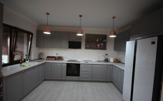 Modern si primitor - Poză 35