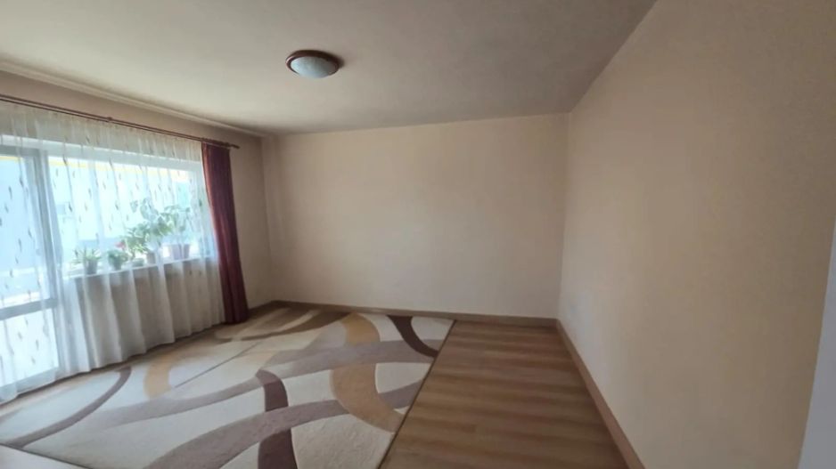 Apartament spațios cu 2 camere - zona Sântana de Mureș - Poză 2