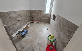 Casă 4 cam,2 băi,terasă acoperită,500mp.teren,gard,pavaj. - Poză 10