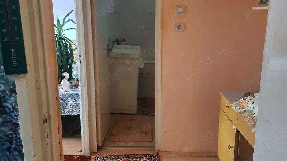 BRASADAS vinde ap cam etaj 4/4 in Micro 16. - Poză 4