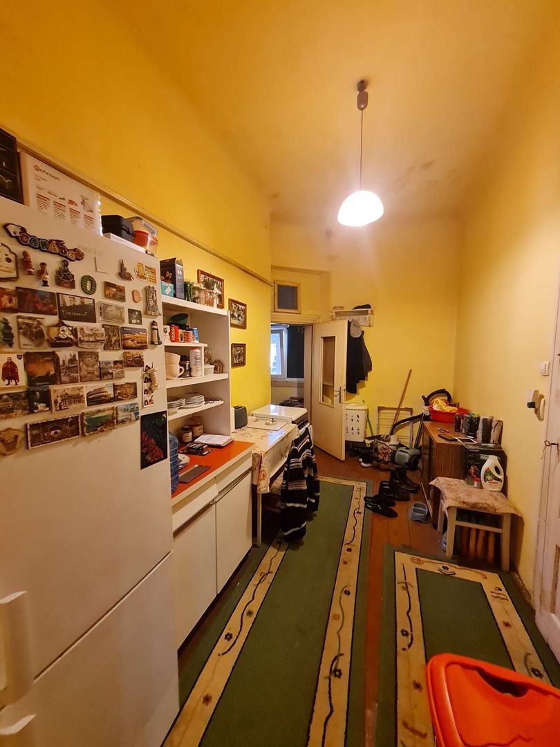 Apartament 2 camere,curte comuna/4 proprietari - Poză 19