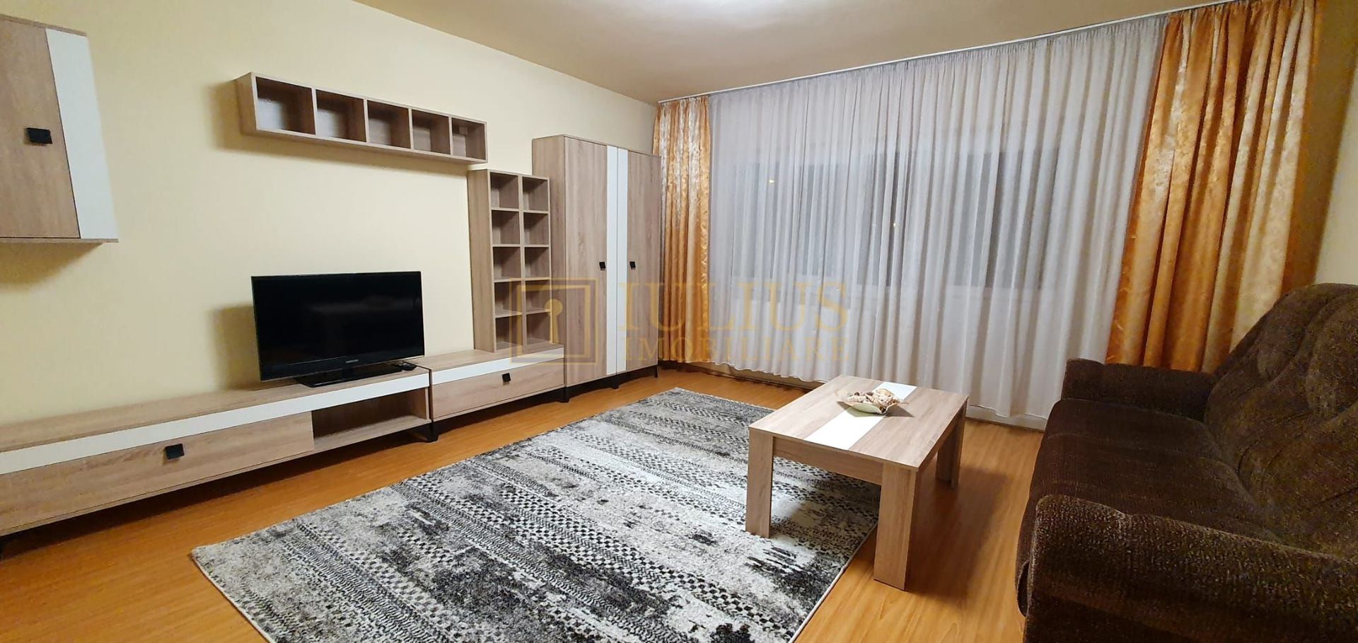 2 camere, decomandat, centrala proprie; Shoping City. - Poză 1