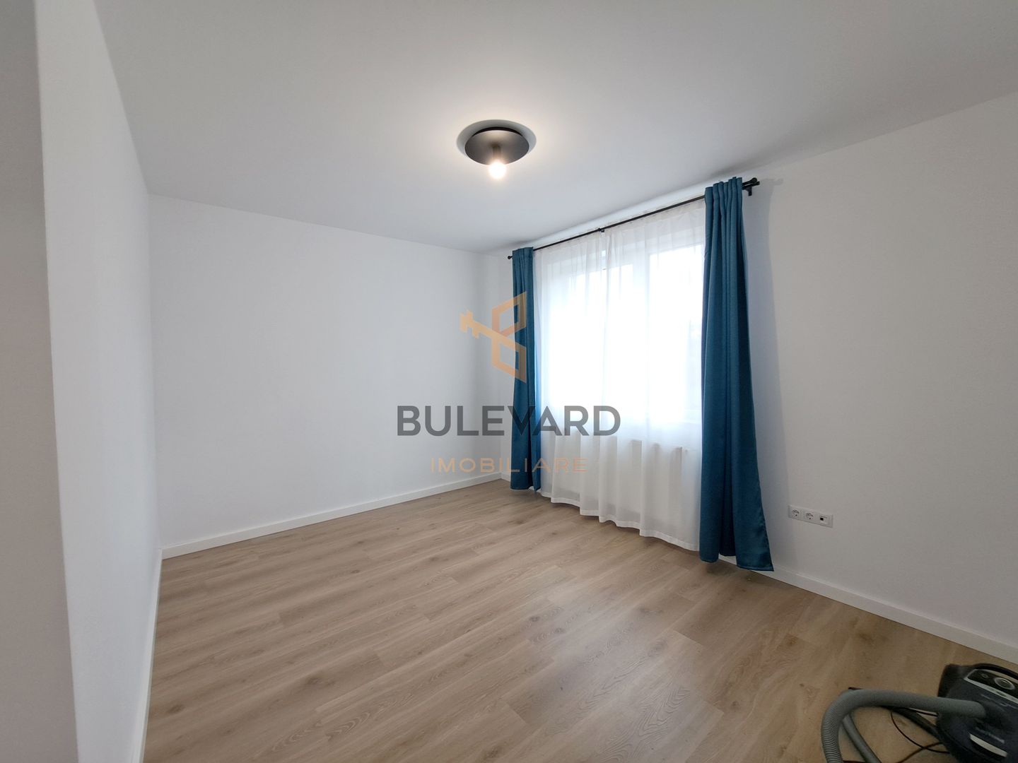 Apartament 3 camere, ultrafinisat, parcare, cartier Europa - Poză 11