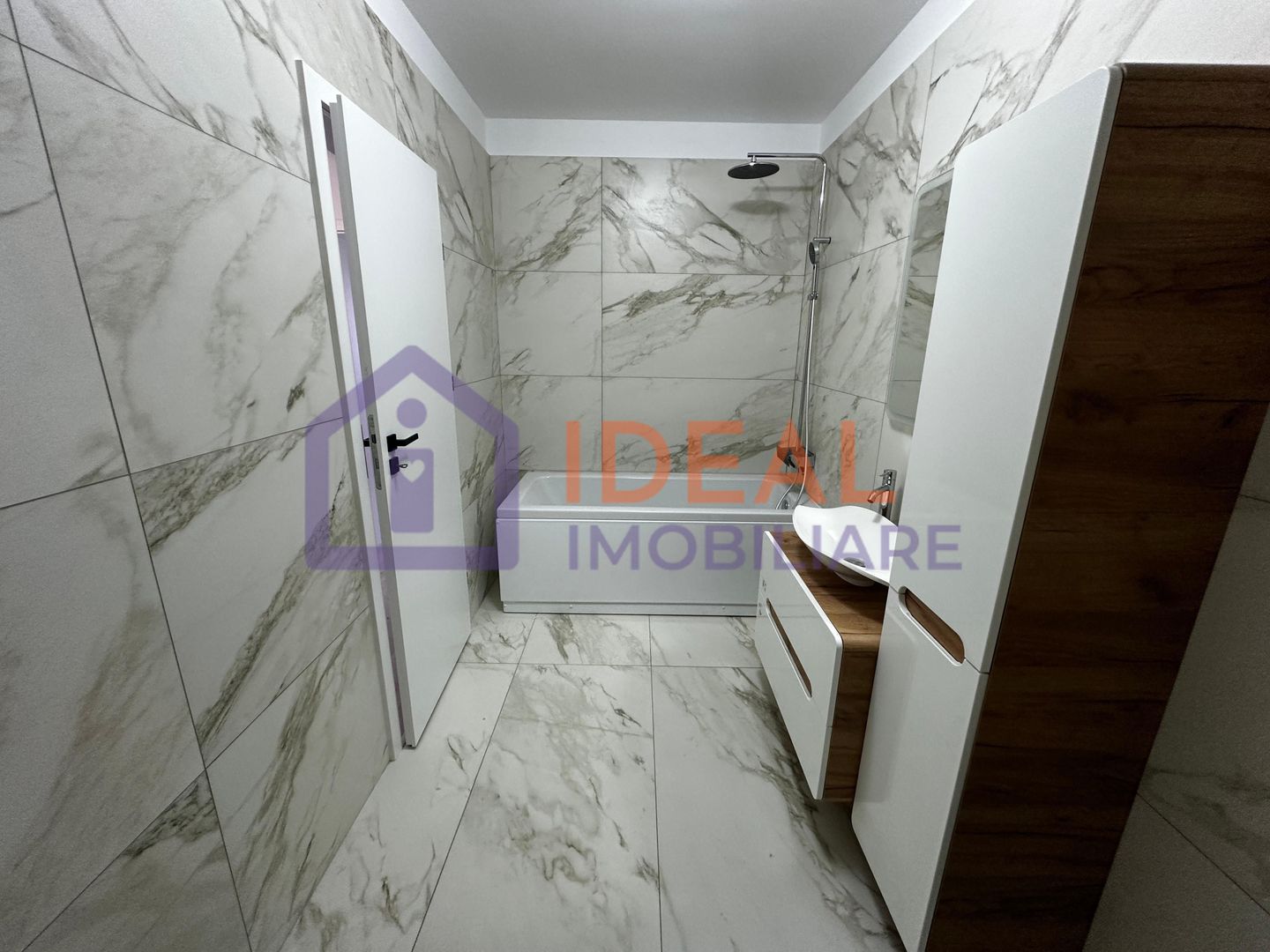 Apartament cu 3 camere și balcon de vânzare ,în zona Doamna Stanca - Poză 6