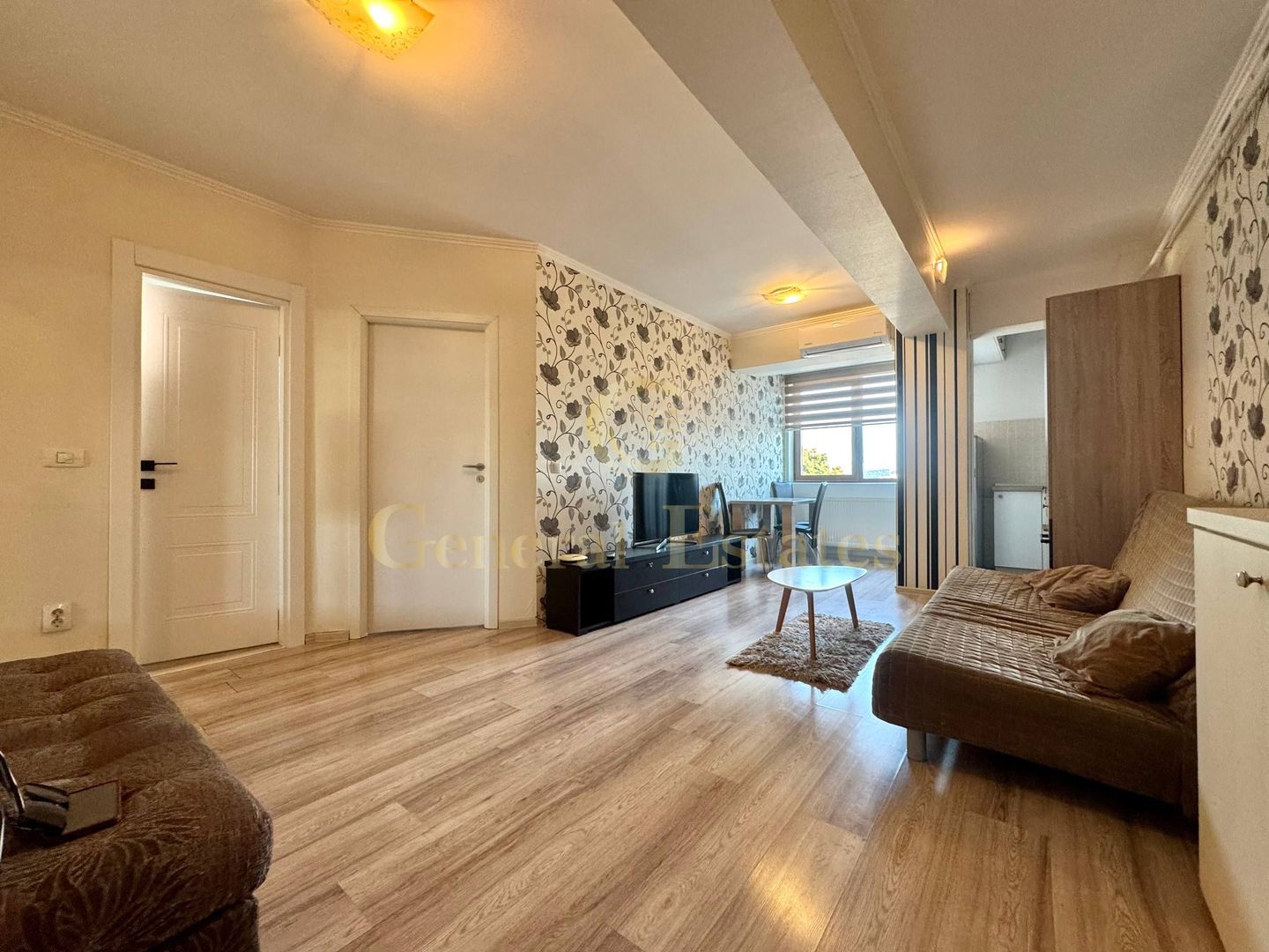 Vânzare apartament cu 2 camere - 47 m.p - Gata de intrare - Tătărași - Poză 1