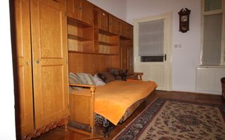 ideal pentru studenti sau o familie, cladire istorica, centrala proprie - Poză 10