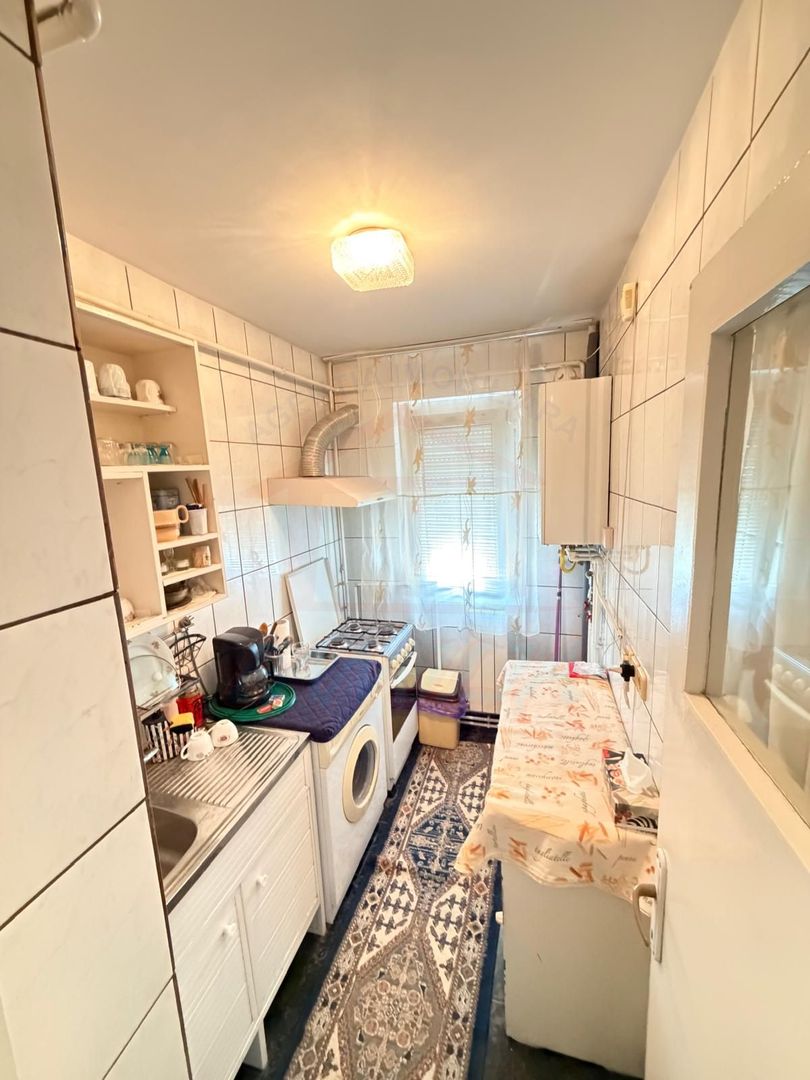 Vanzare apartament cu 4 camere in Micro 13, etaj 3, pret 65 000 euro - Poză 11