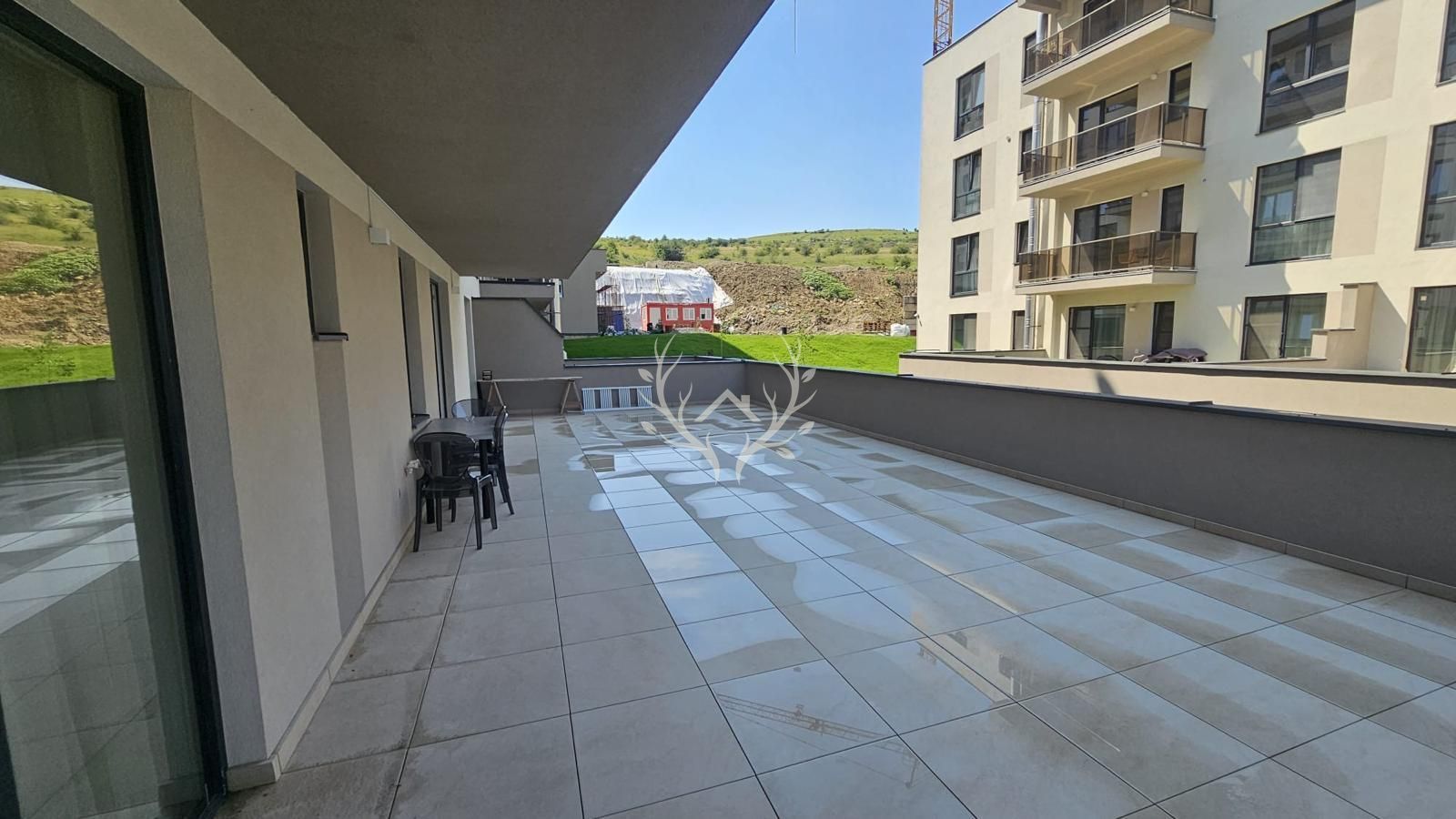 Apartament cu 3 camere si terasa de 82 mp - zona Vivo Floresti - Poză 5