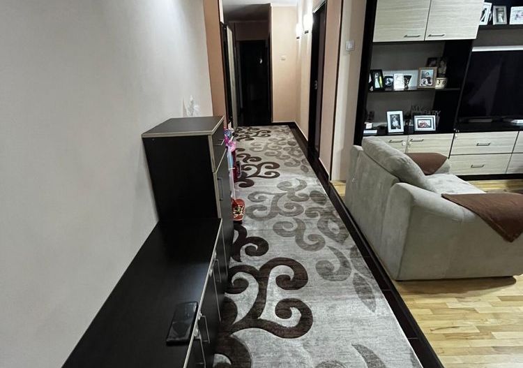 Vand apartament 4 camere - Poză 3