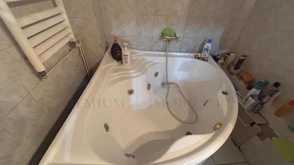 De vanzare Apartament 3 camere zona de jos - Poză 14