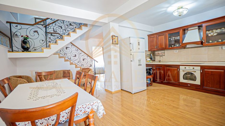 Ovidiu Sud - Zona premium - Vila impozanta, curte mare, garaj, terasa! - Poză 25