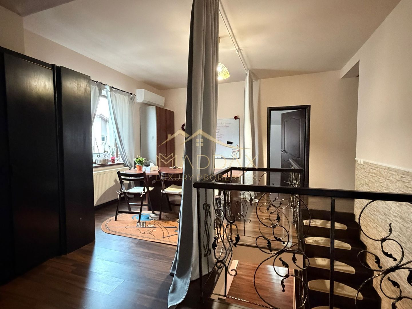 Vila spatioasa cu vedere spre lac Corbeanca - Poză 33