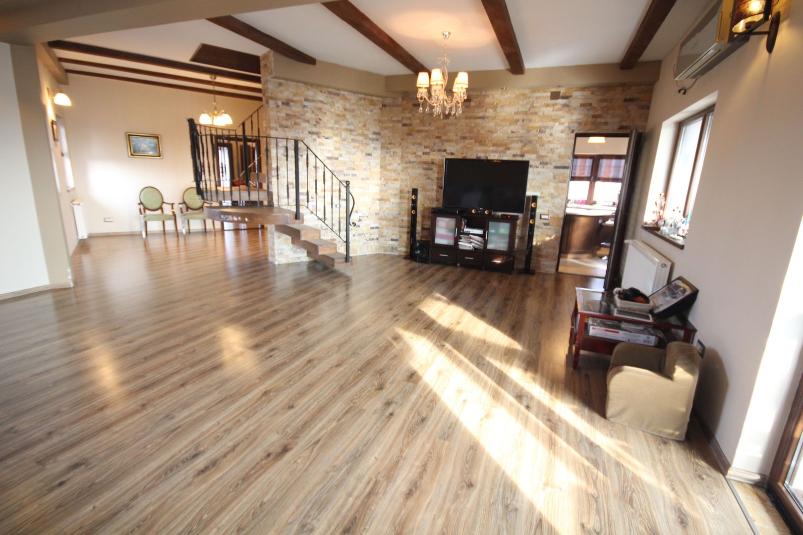 Casa cu destinatie mixta -servicii si comert + depozit+locuinta - Poză 9