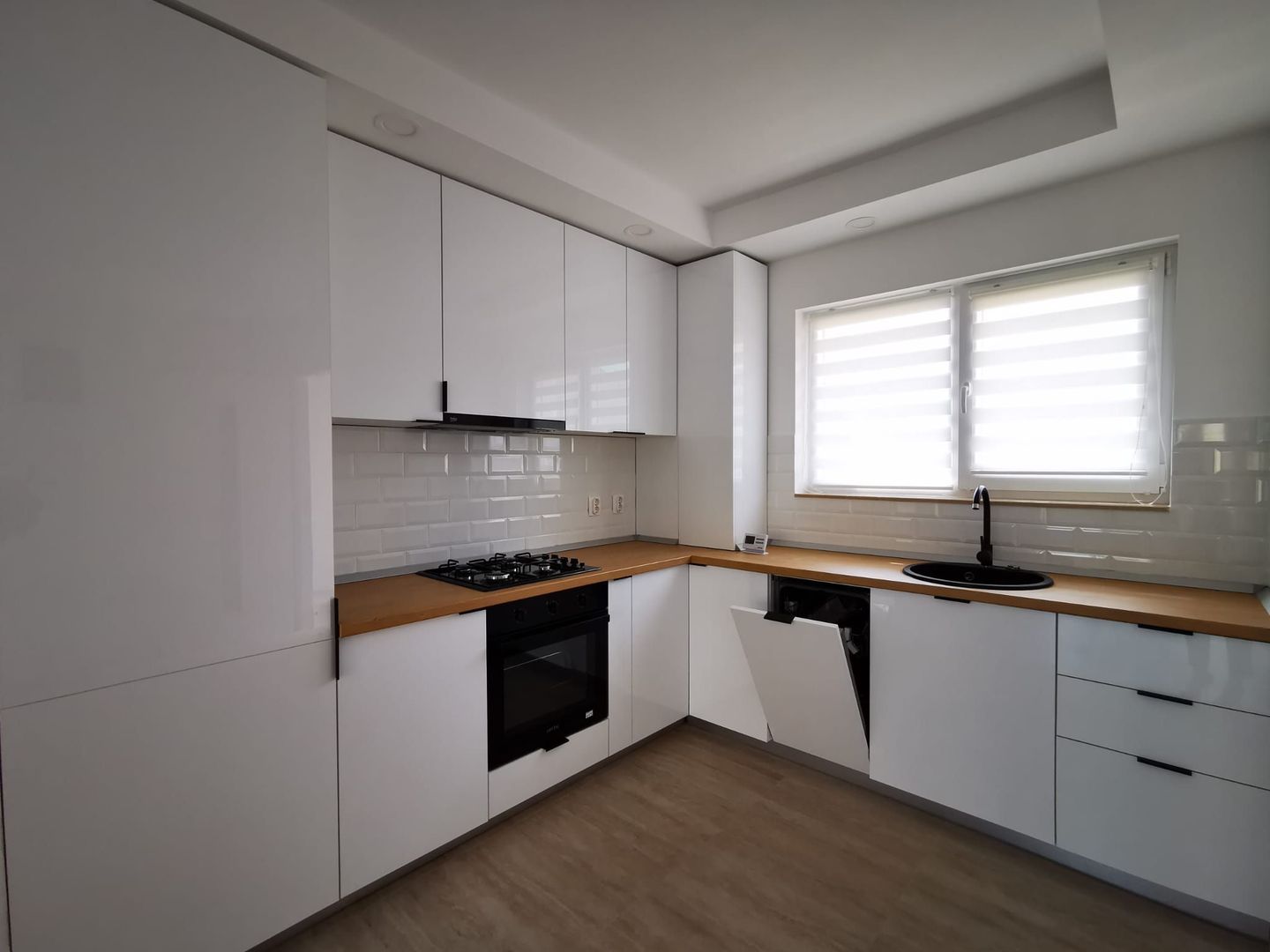 Vila 3 camere Cosmopolis - Poză 1