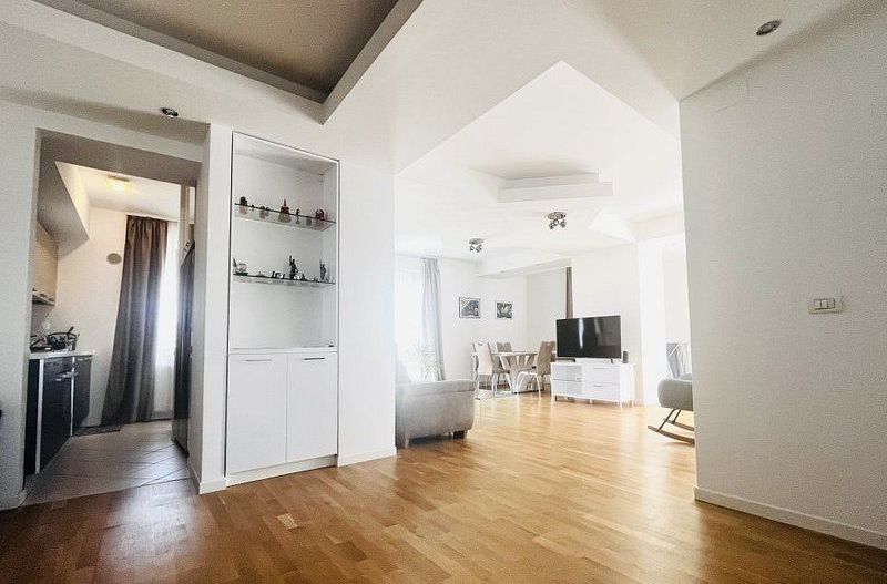 Penthouse cu 4 camere, terasa 132 mp, zona Torontalului - Poză 4