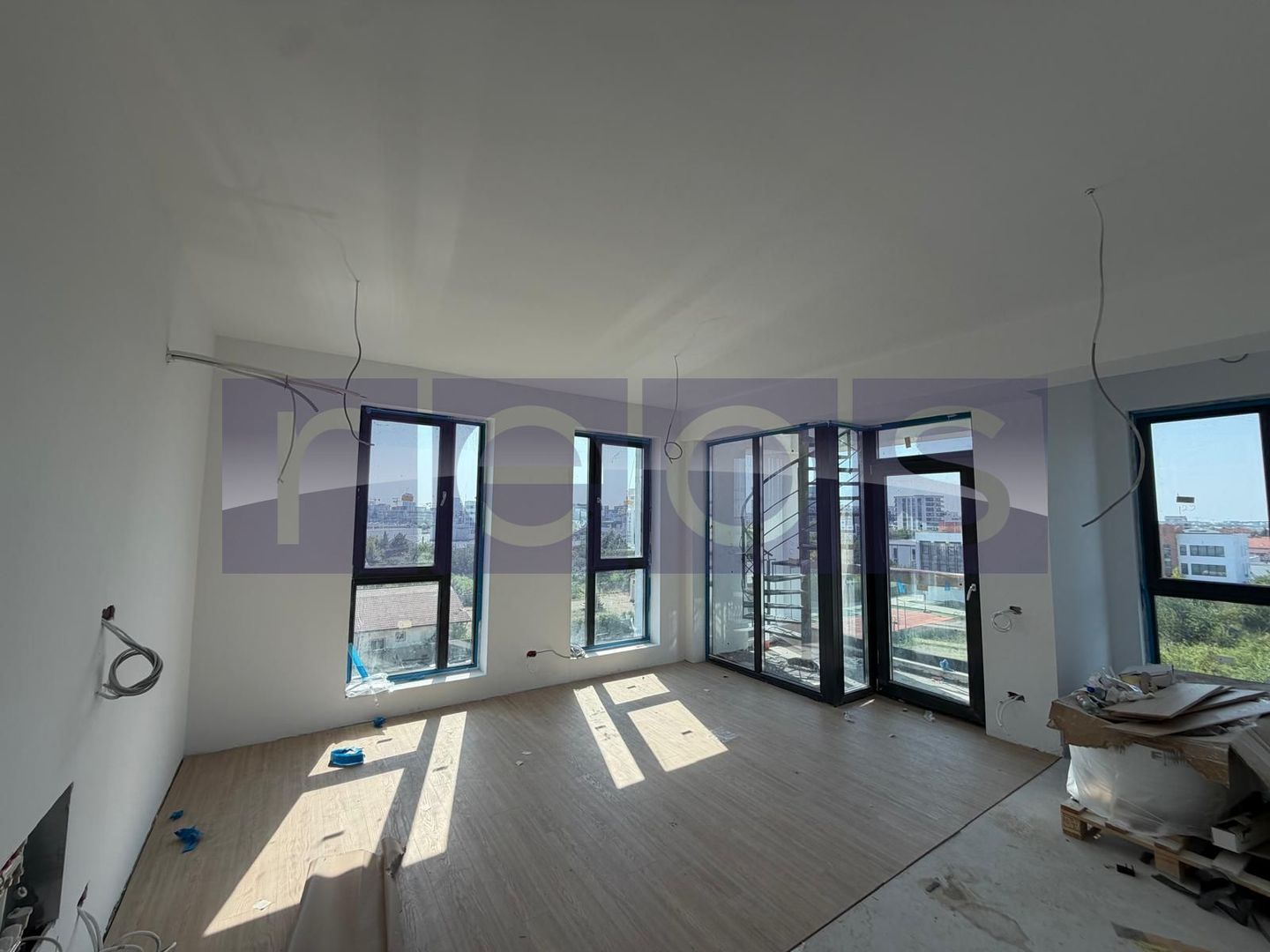 VANZARE APARTAMENT LA CHEIE | 4 CAMERE | 107MP | TERASA 75 MP| PARCARE - Poză 2