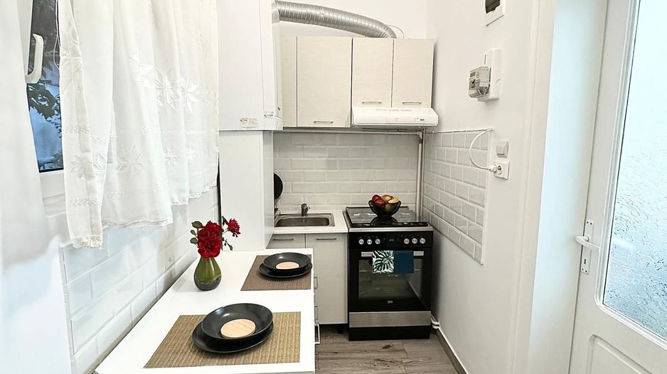 Imobil cu destinatii multiple- 6 apartamente - Poză 19