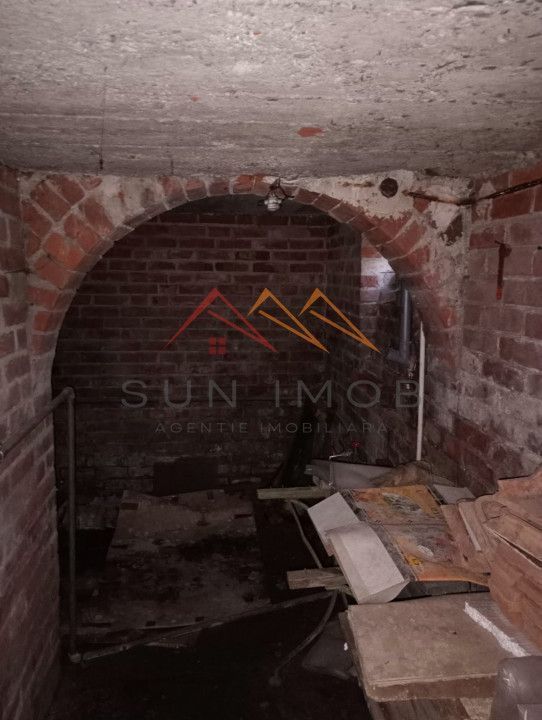 Casa 3 camere, ultracentral, fara trafic auto, Campina, Prahova - Poză 5