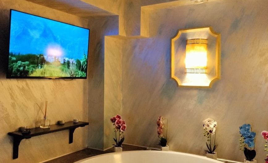 Garsoniera de lux cu jacuzzi și loc de parcare - Poză 1