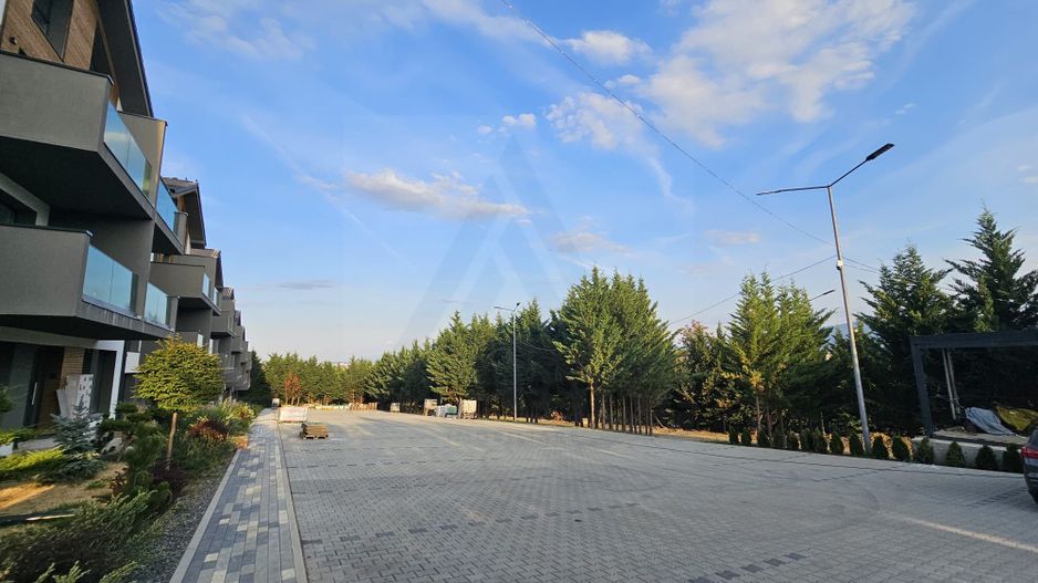 Apartament modern 49.7 mp utili 2 camere si curte 50 mp in Da Vinci - Poză 3