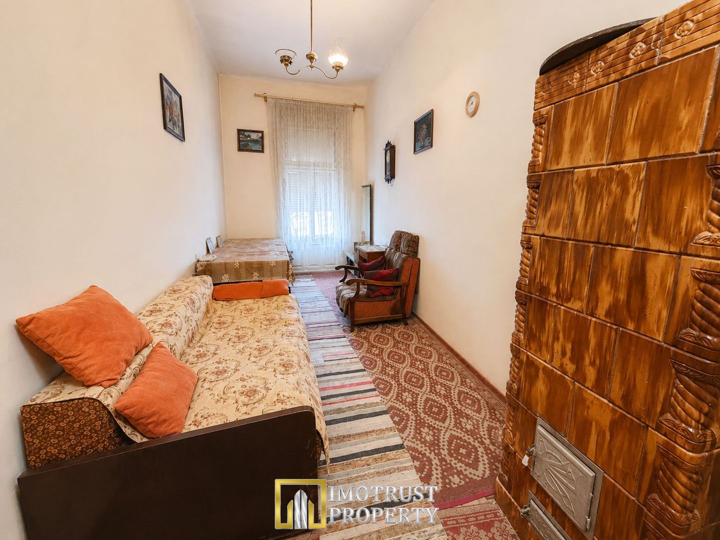 Apartament ultracentral de vânzare - 4 boxe incluse + acoperiș nou - Poză 3