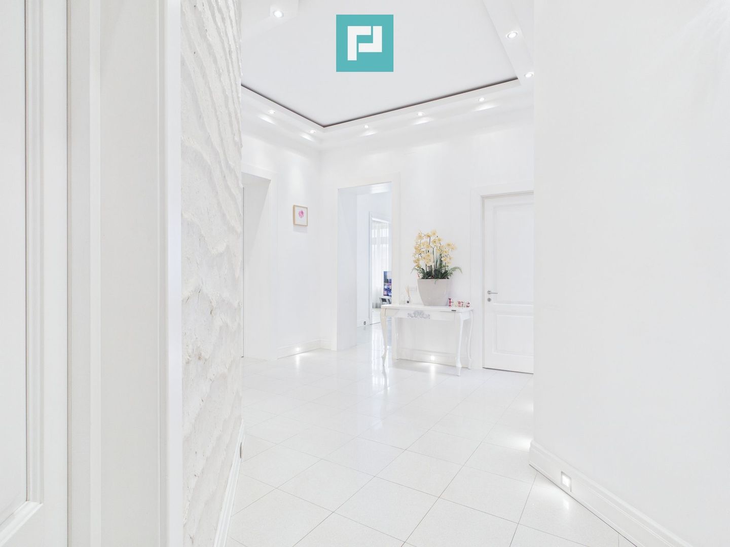 Apartament deosebit în clădire istorică central - Poză 9