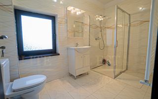 PALAZU – MALUL LACULUI – VILA 2016 LA CHEIE, ARHITECTURA DEOSEBITA! - Poză 23