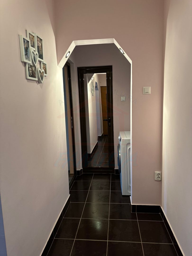 SE VINDE APARTAMENT 3 CAMERE, MICRO 38, 63.000 EURO - Poză 4