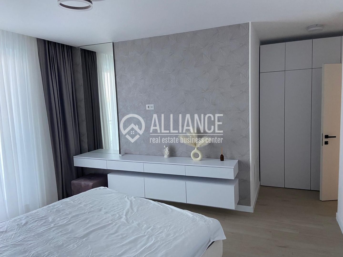 MAMAIA - (Cod01) Lake On apartament superb cu vedere la lac! - Poză 9