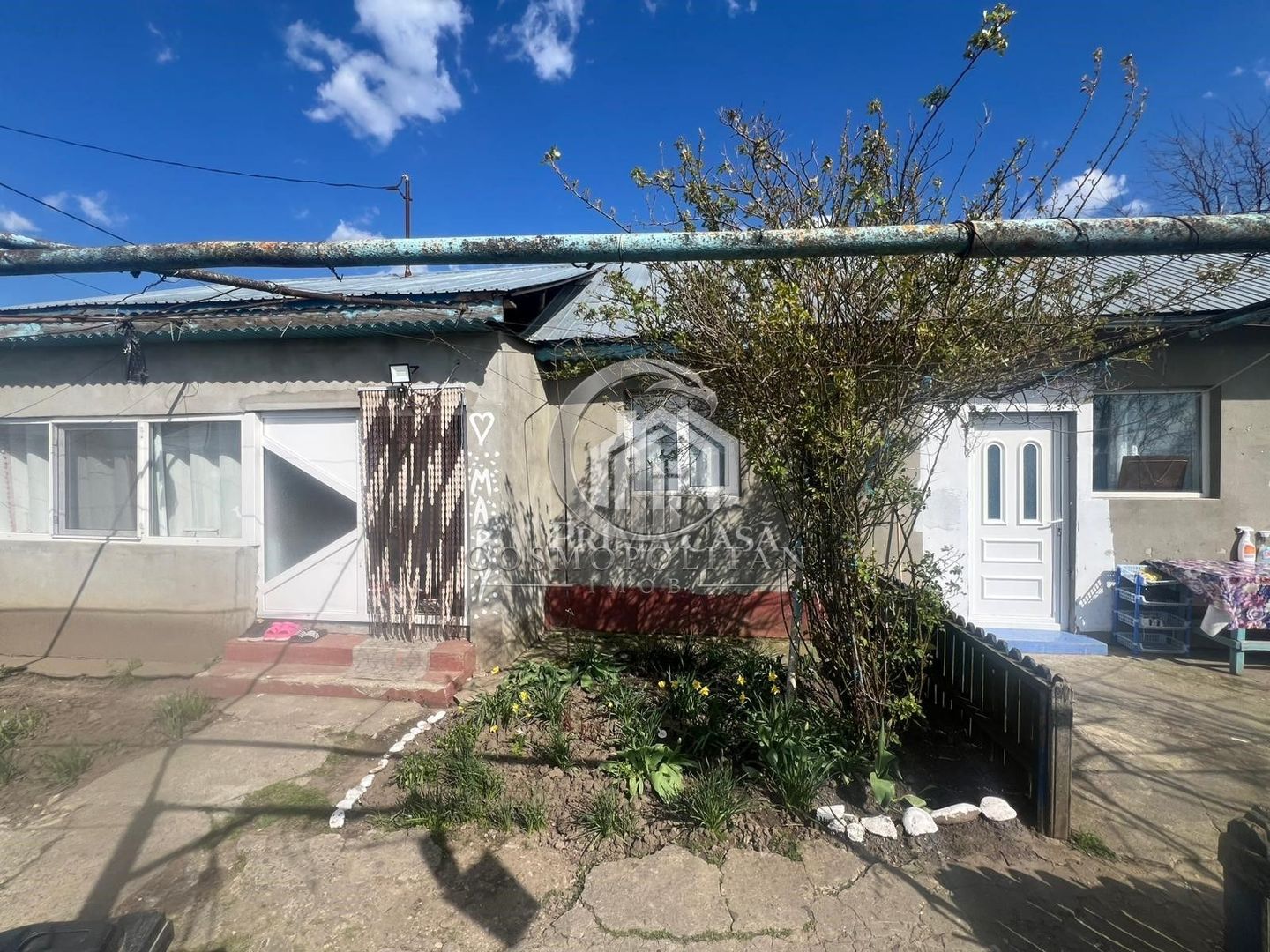 Casa si teren in comuna Mihailesti SC=100mp teren=820mp Pret: 28.000 neg. - Poză 2