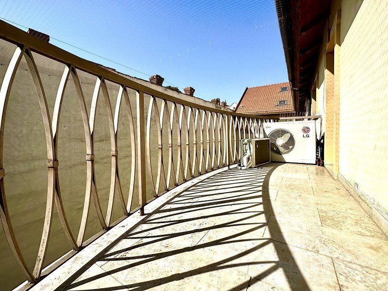 Apartament în Piața Unirii - renovat - mobilat și utilat - Poză 13