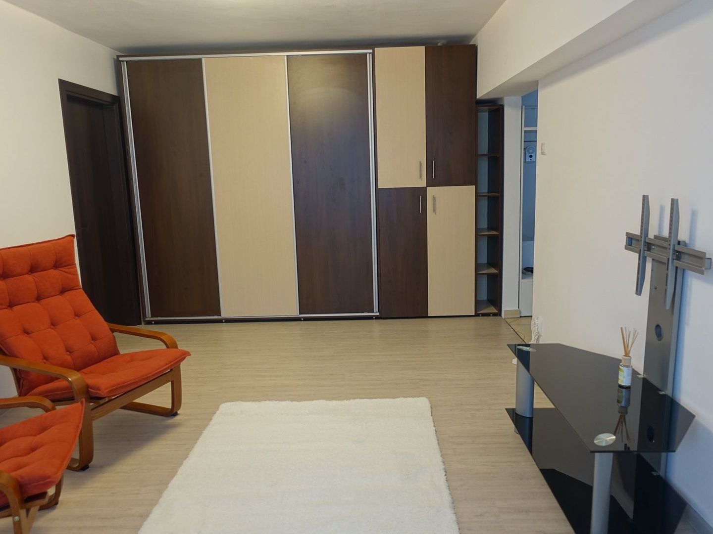 De vanzare apartament 3 camere Veteranilor - Poză 2
